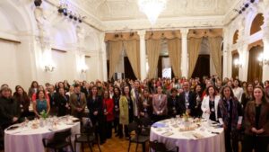 Geraldine Perret participa en encuentro de 100 mujeres líderes en cáncer Chile, Organizado por el Observatorio del Cáncer